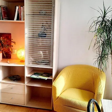 Διαμέρισμα Quiet And Cozy 15 Min Bus To Center