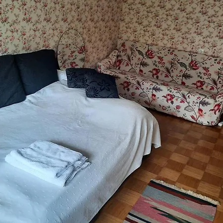 Διαμέρισμα Quiet And Cozy 15 Min Bus To Center